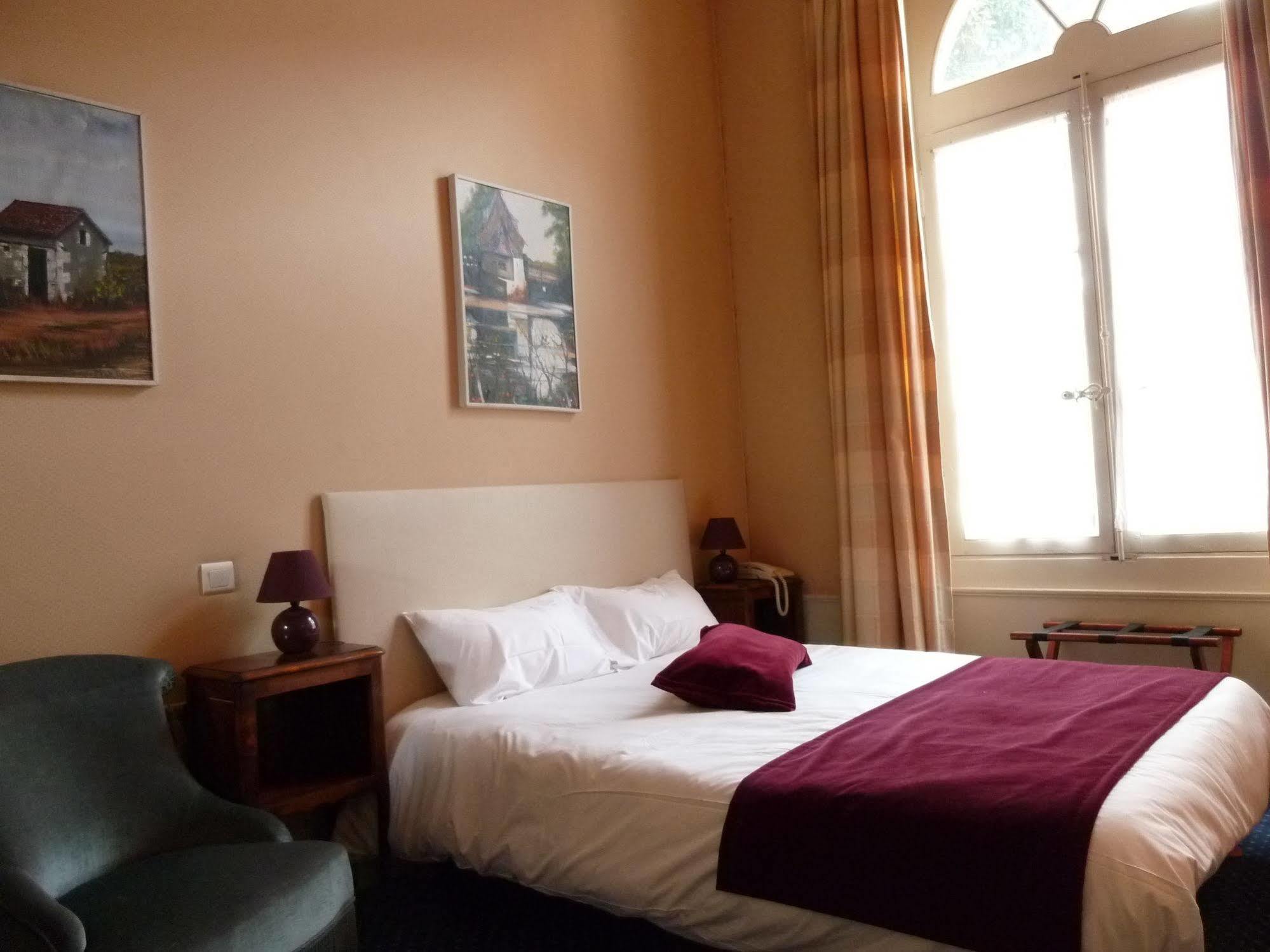 Hotel Grand Monarque Азе-ле-Ридо Екстериор снимка